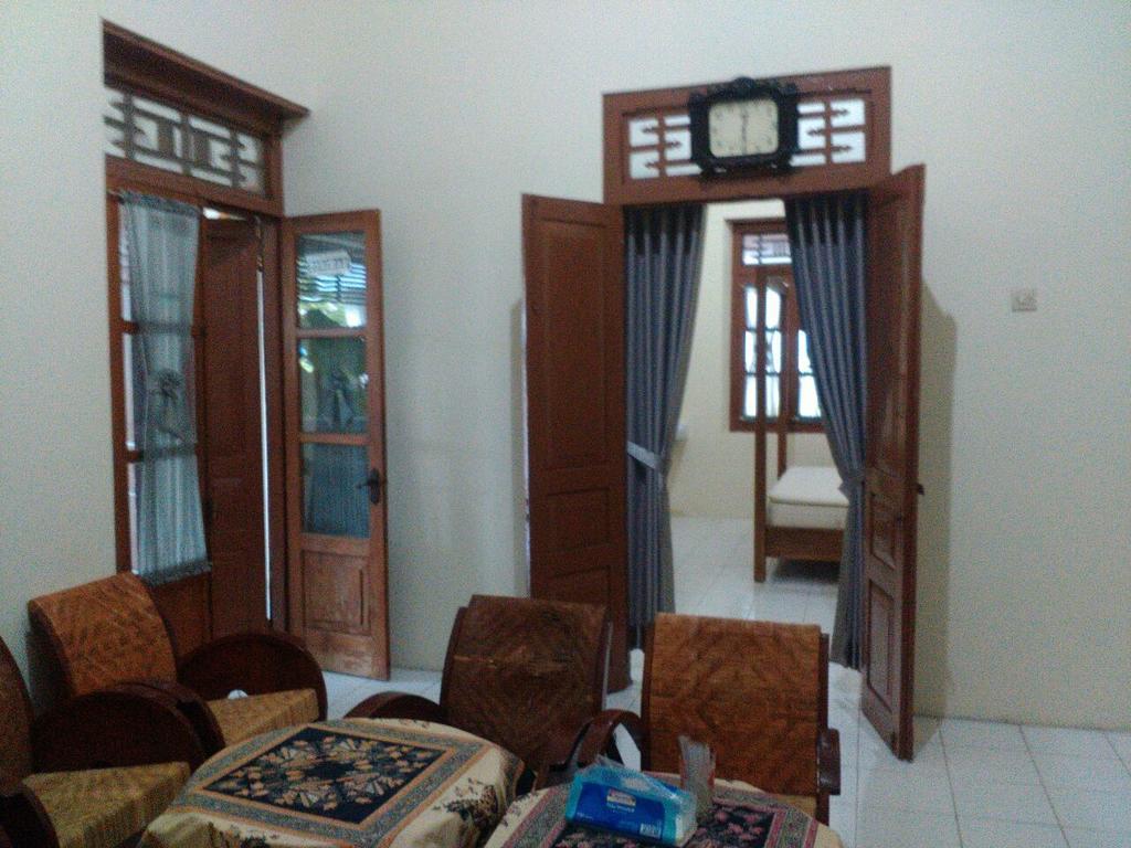 Reddoorz @ Letjend S. Parman Pacitan Hotel Exterior photo