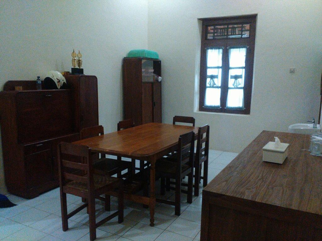 Reddoorz @ Letjend S. Parman Pacitan Hotel Exterior photo