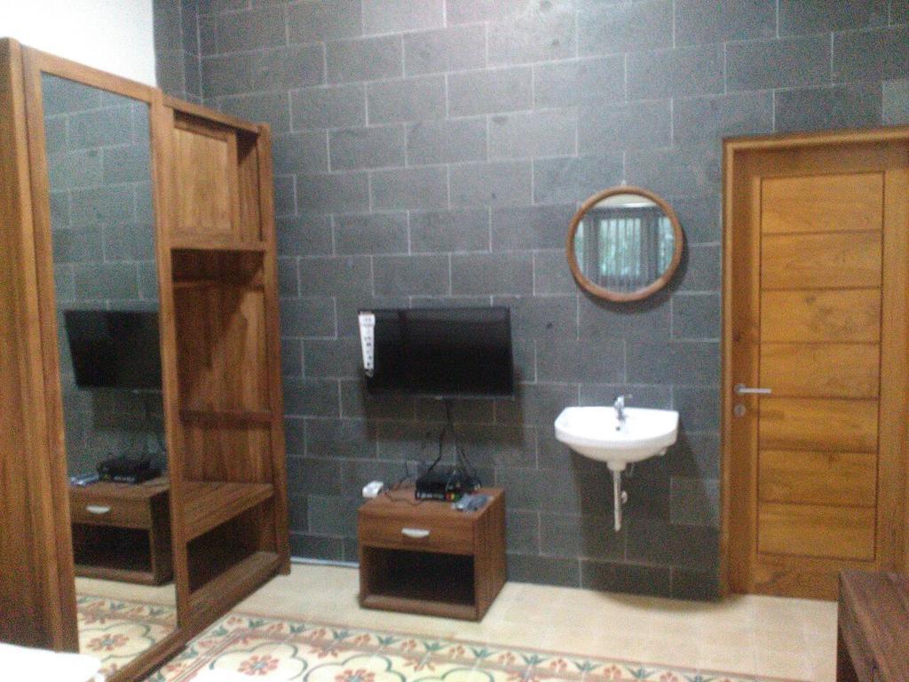 Reddoorz @ Letjend S. Parman Pacitan Hotel Exterior photo