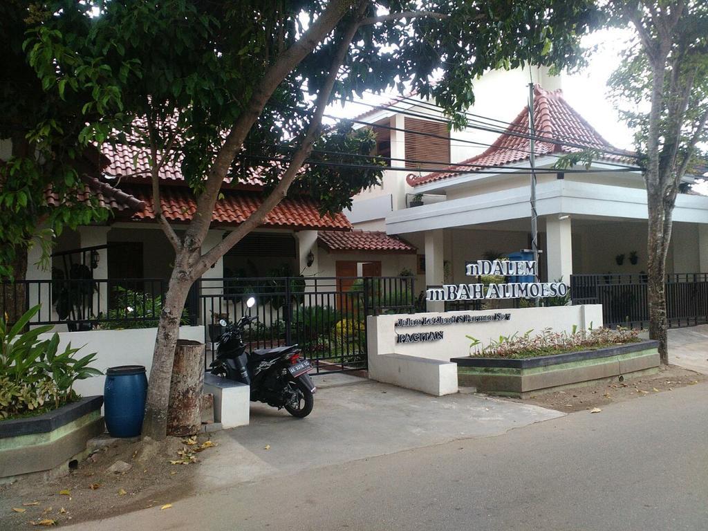 Reddoorz @ Letjend S. Parman Pacitan Hotel Exterior photo